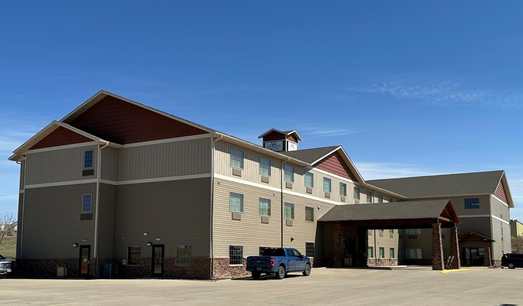The Watford Hotel Watford City ภายนอก รูปภาพ