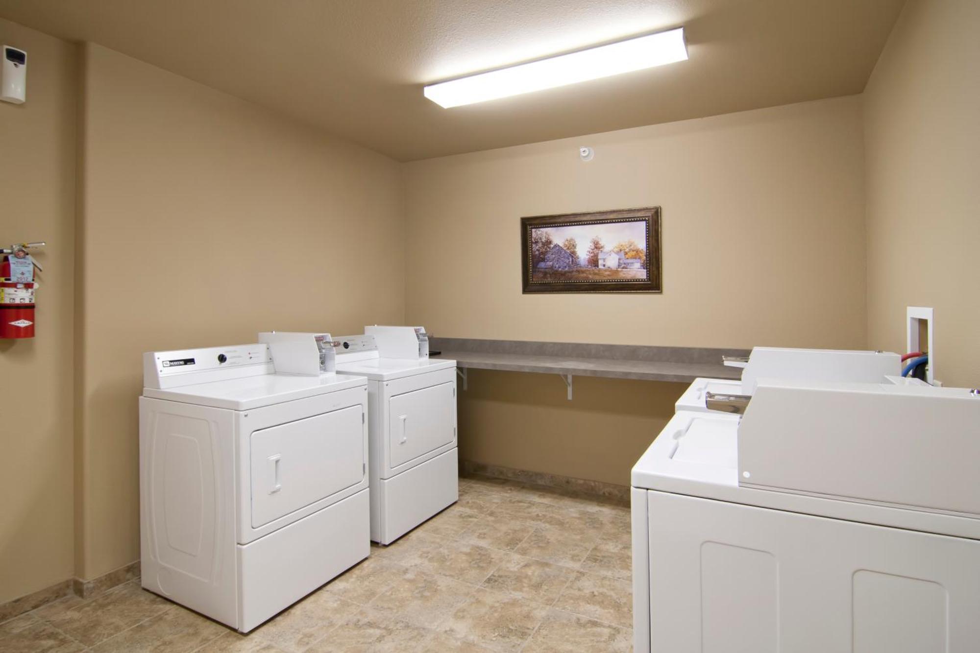 The Watford Hotel Watford City ภายนอก รูปภาพ