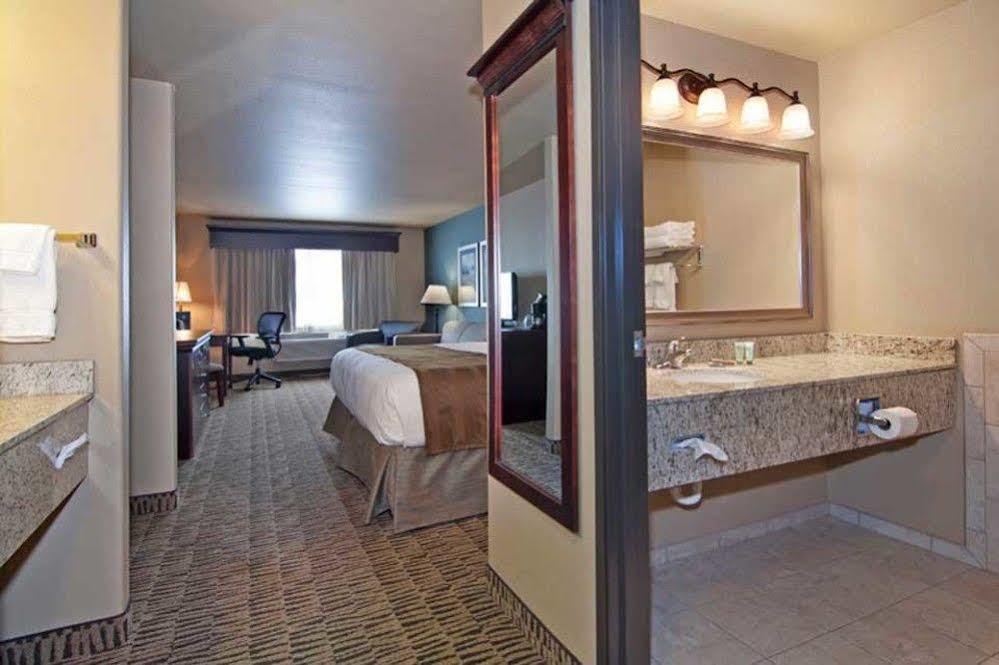 The Watford Hotel Watford City ภายนอก รูปภาพ