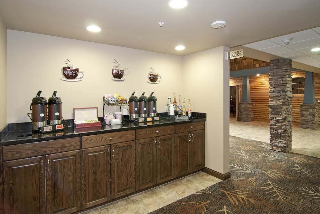 The Watford Hotel Watford City ภายนอก รูปภาพ